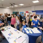 Großer Andrang zur Ausbildungsmesse im Medienhaus. Die Dt.Bank stellt ihre Ausbildungsmöglichkeiten vor:

Foto Lutz Winkler